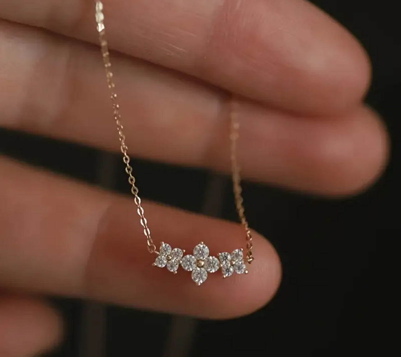 Dainty flower necklace