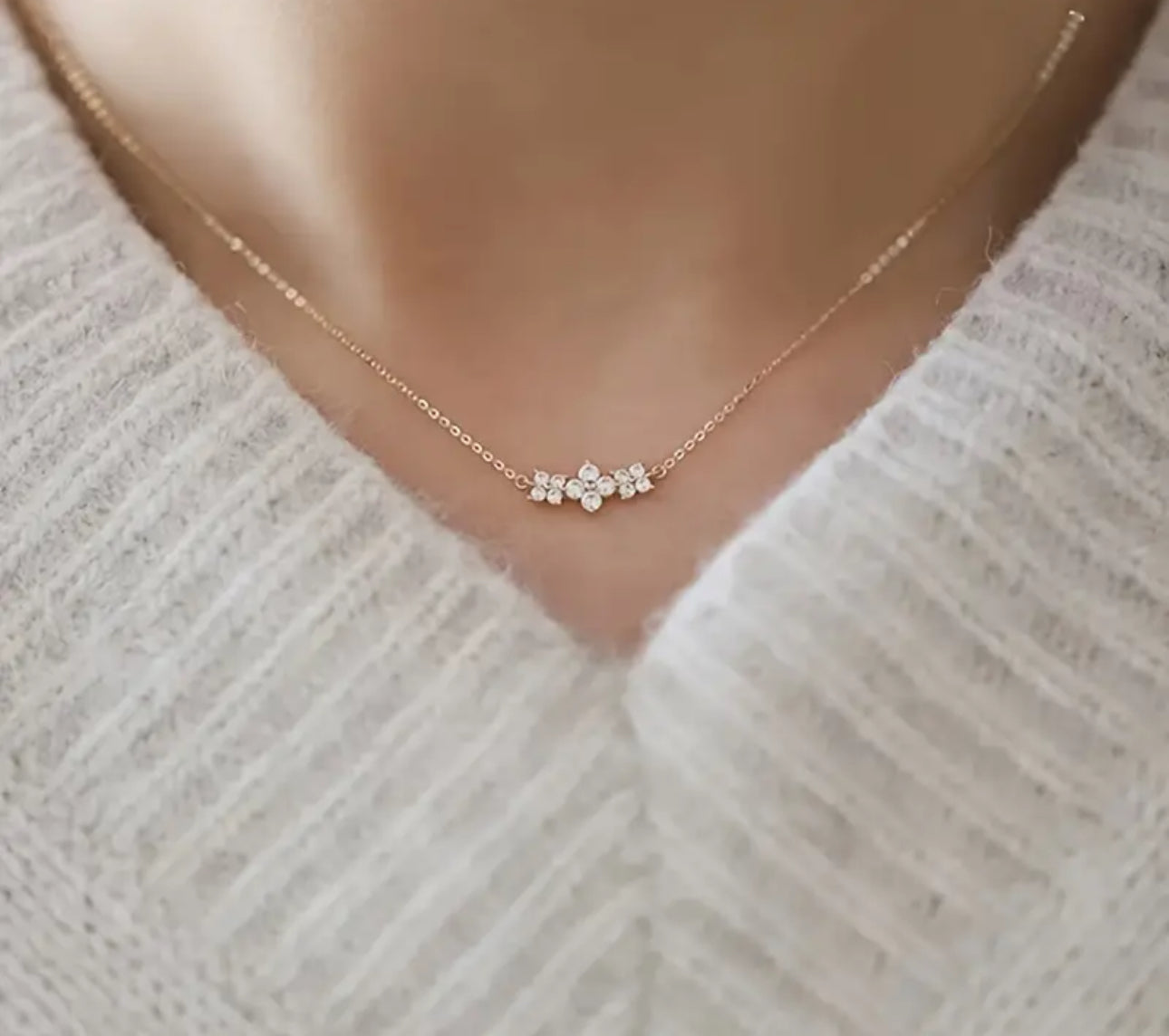 Dainty flower necklace