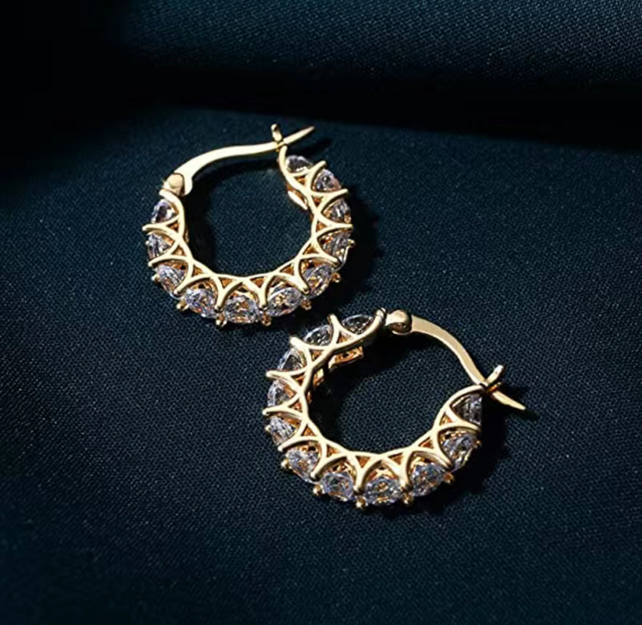 Boucles d'oreilles élégantes en zircon